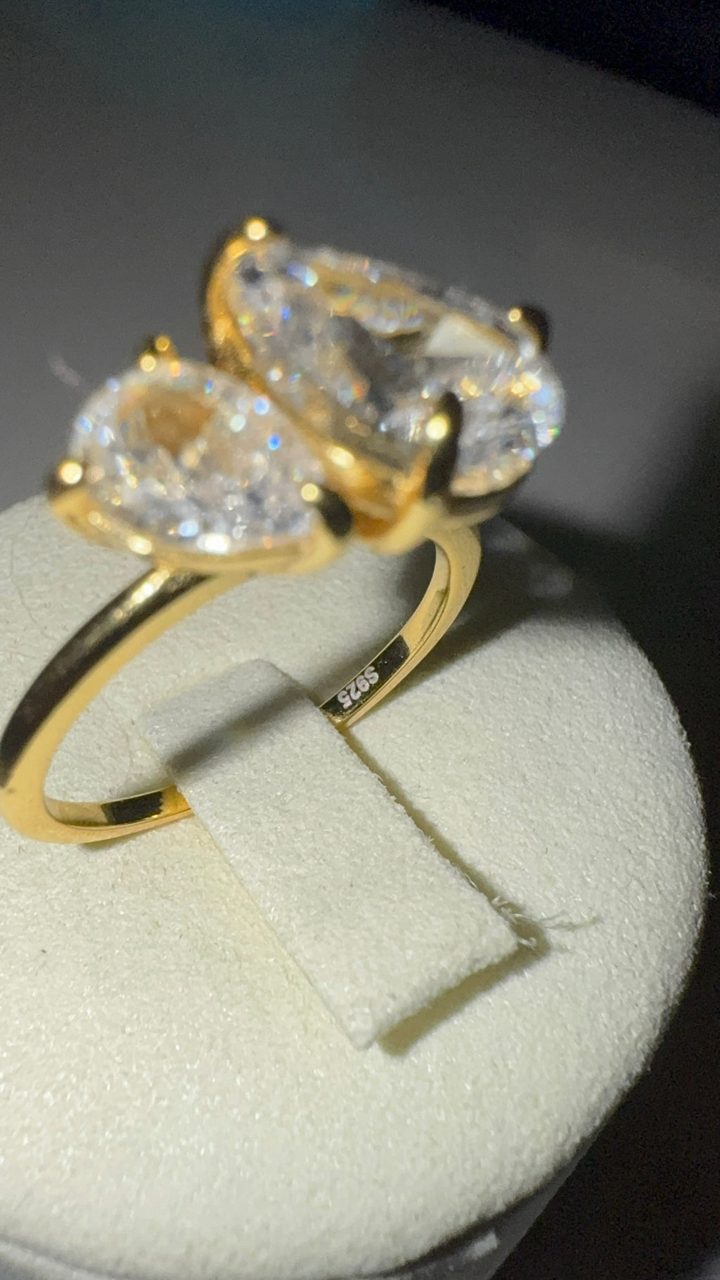 Duo Pear Ring – 18K vergoldeter Silberring mit funkelnden Zirkonia-Steinen