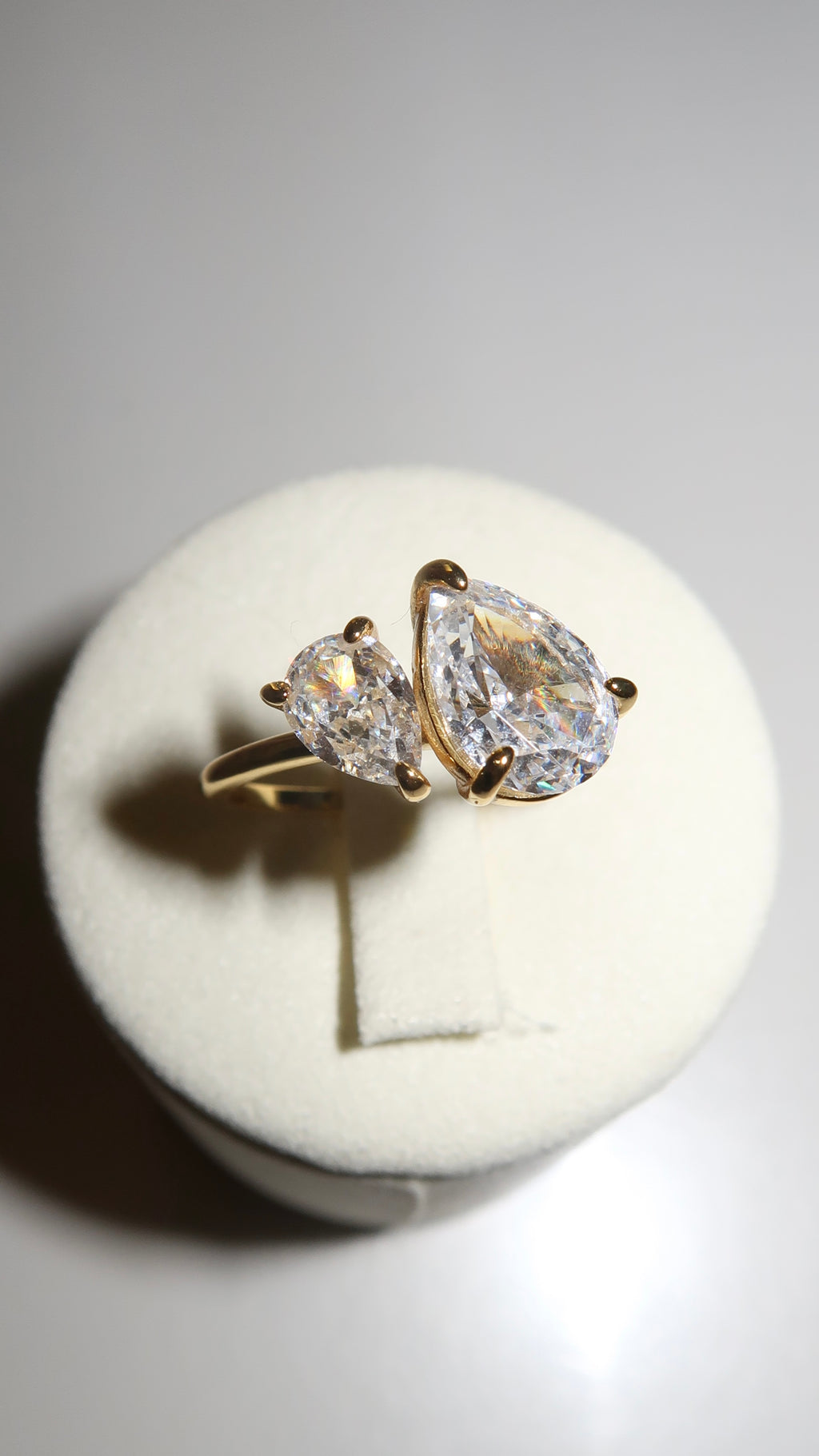 Duo Pear Ring – 18K vergoldeter Silberring mit funkelnden Zirkonia-Steinen