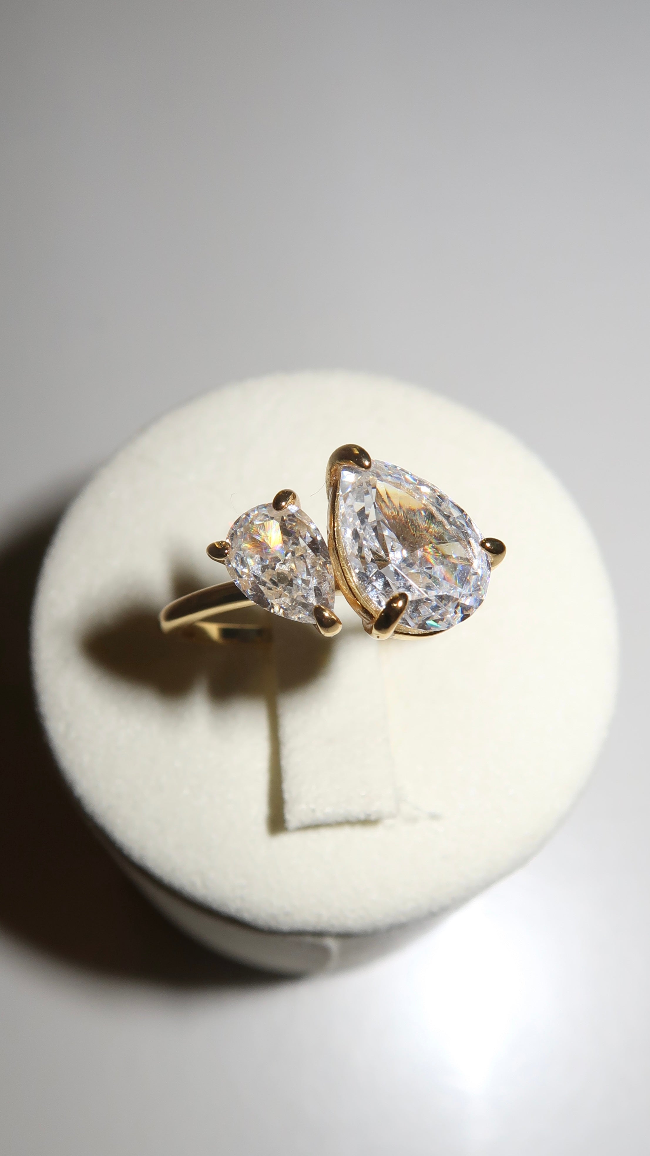Duo Pear Ring – 18K vergoldeter Silberring mit funkelnden Zirkonia-Steinen