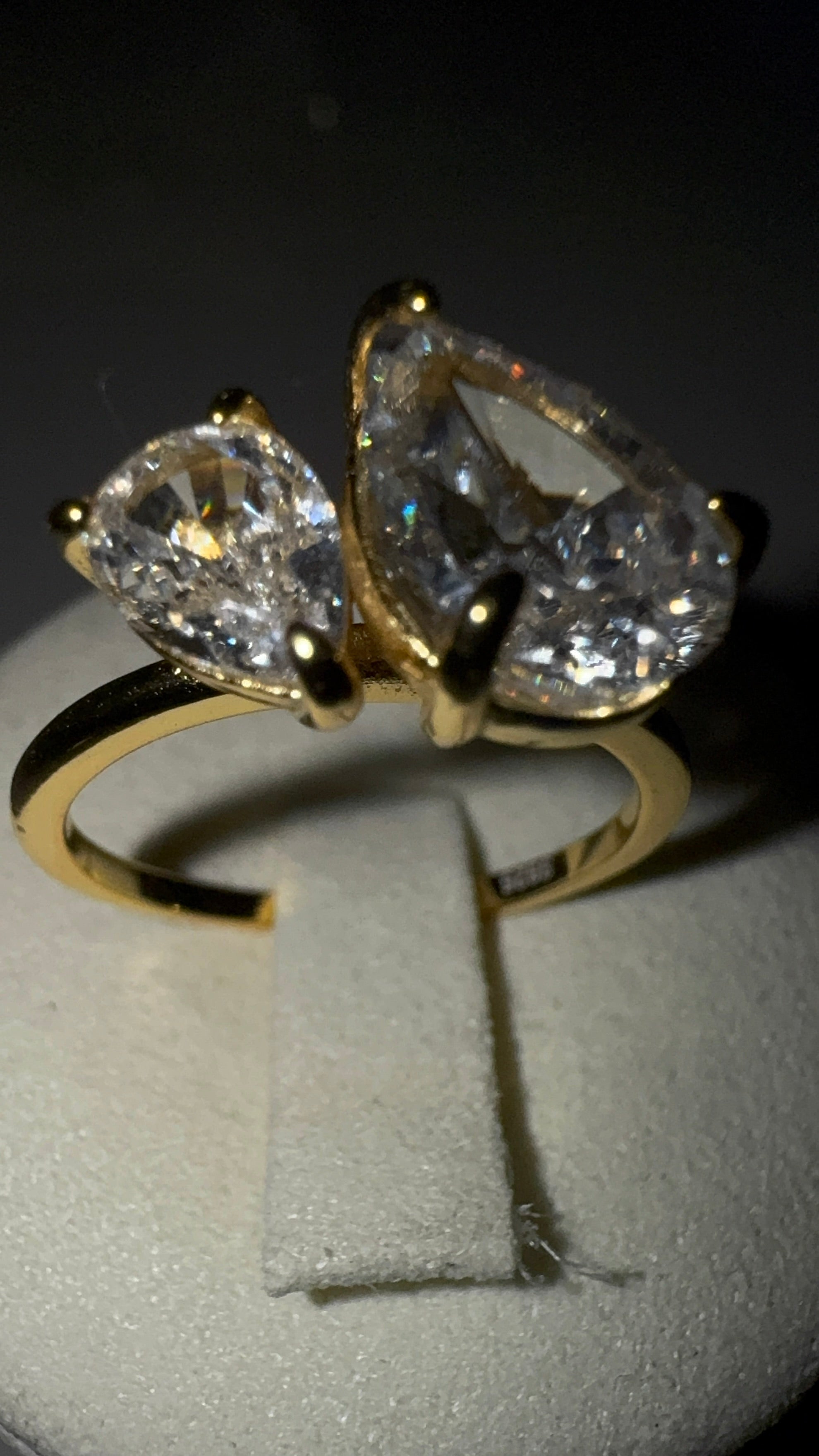 Duo Pear Ring – 18K vergoldeter Silberring mit funkelnden Zirkonia-Steinen