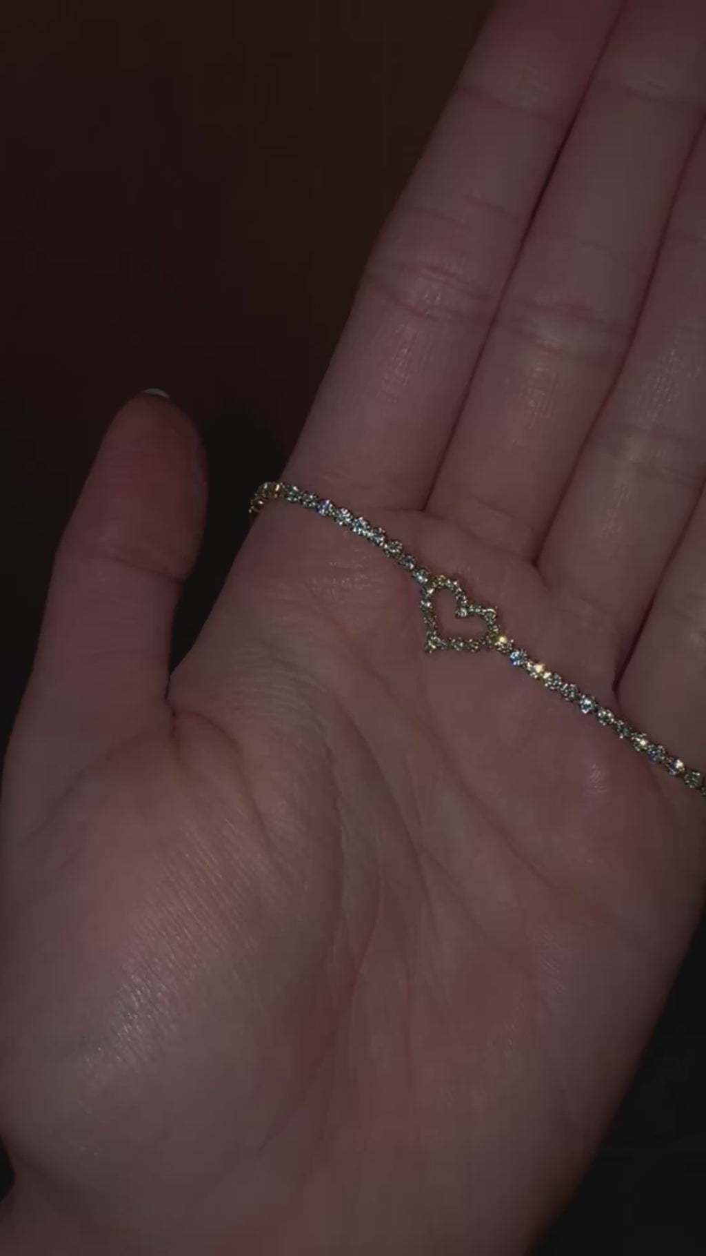 Feines Herzarmband für Damen – Funkelndes Zirkonia-Armband in Gold – Filigraner Herzschmuck